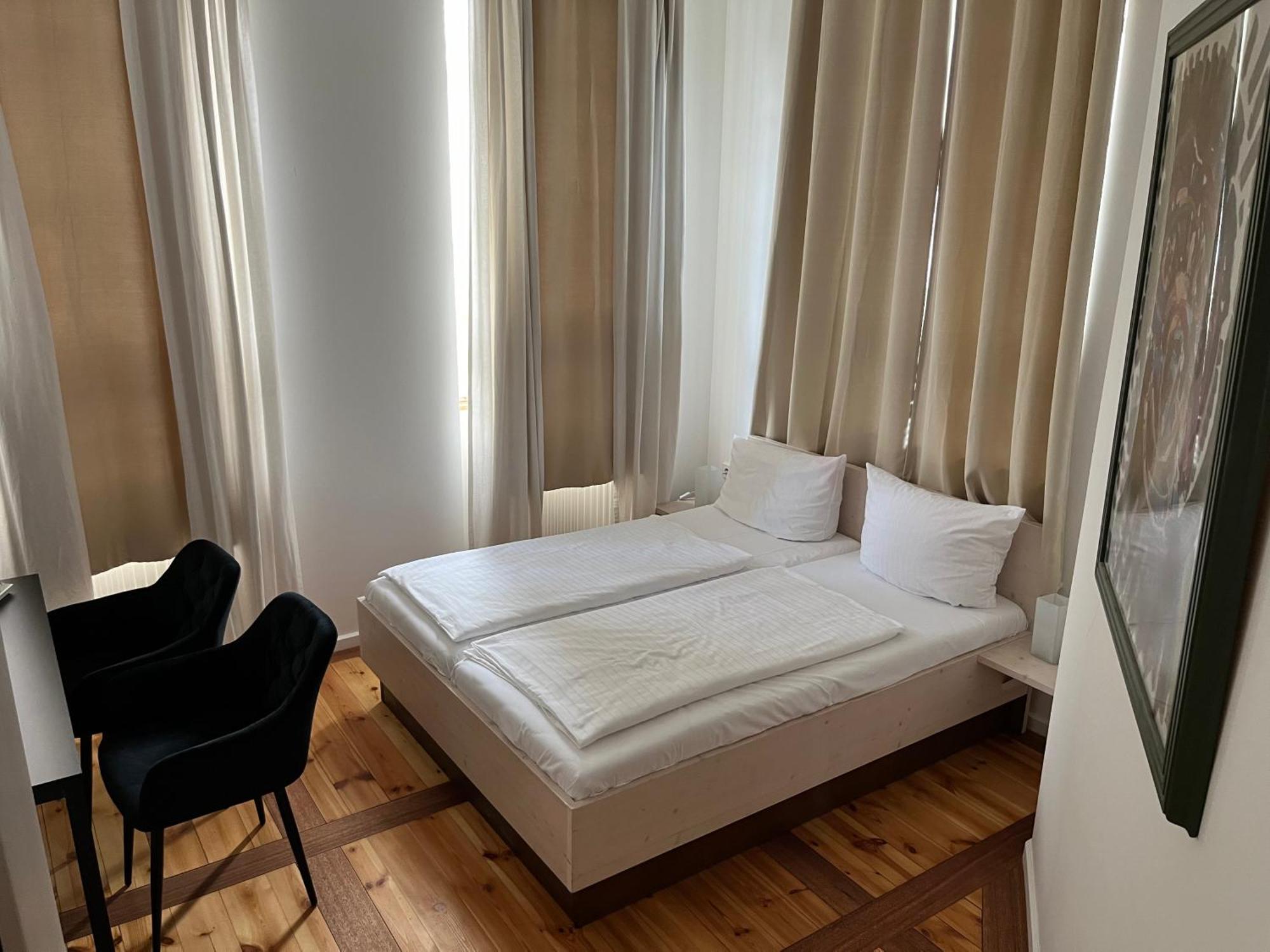 Hotel Hahn Gondelsheim Quarto foto